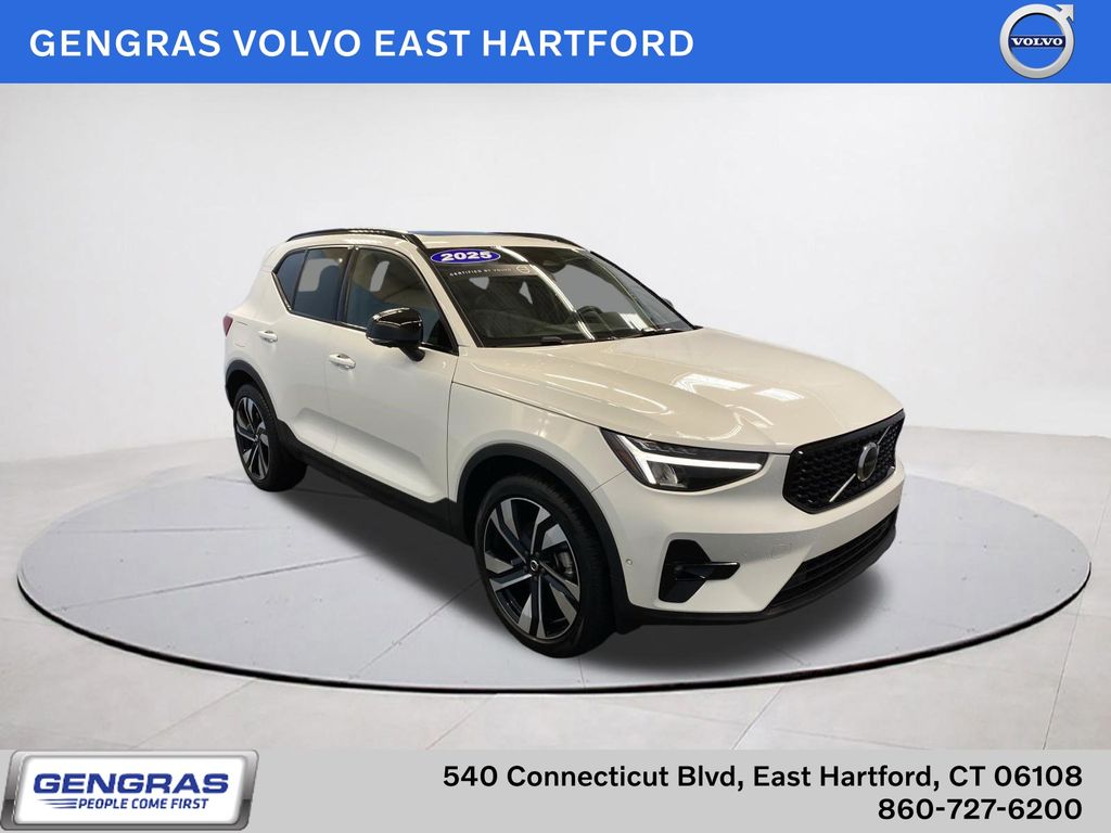2025 Volvo XC40 B5 Plus Dark Theme AWD