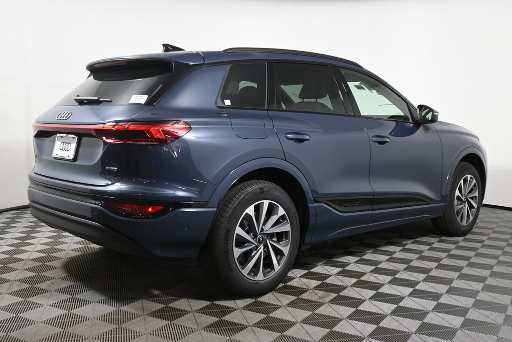 Thumbnail: 2025 Audi Q6 e-tron - 7
