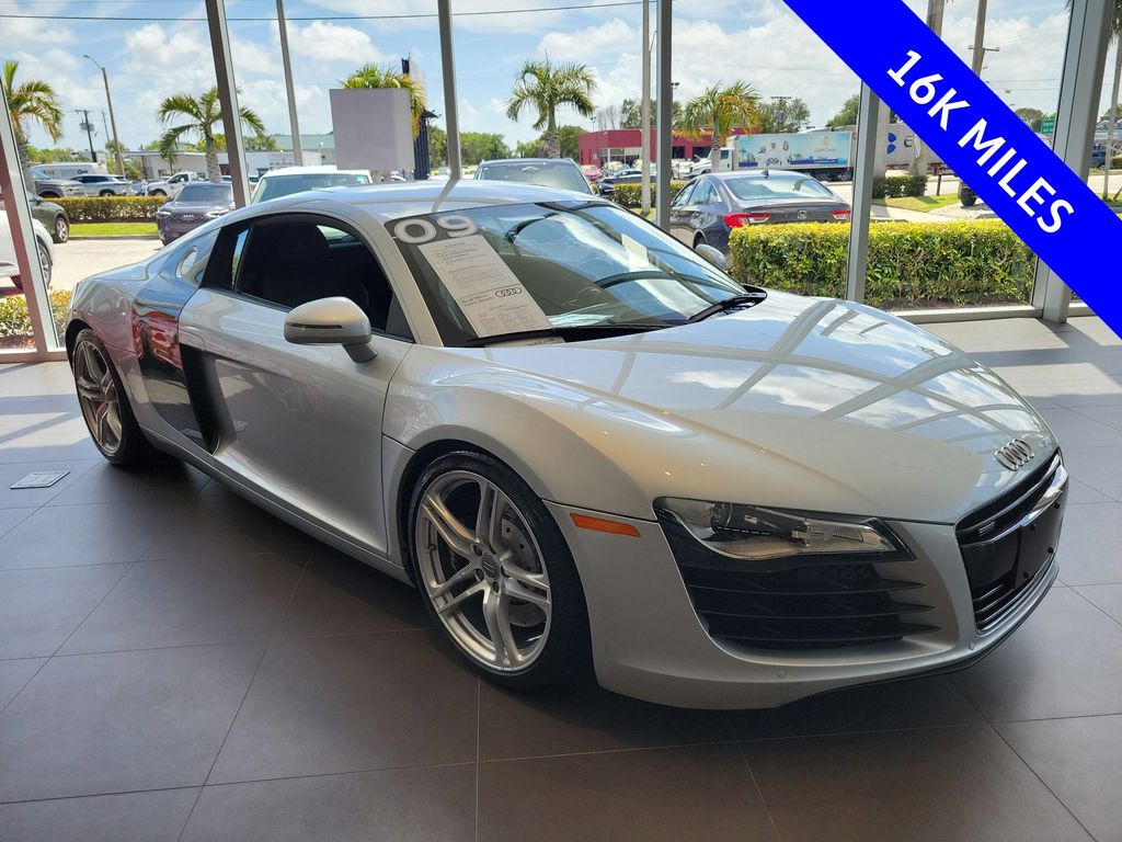 Ice Silver Metallic 2009 Audi R8 quattro Coupe AWD Coupe All-Wheel Drive 6-Speed Automatic