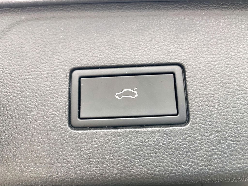 2024 Volkswagen Atlas — photo 38