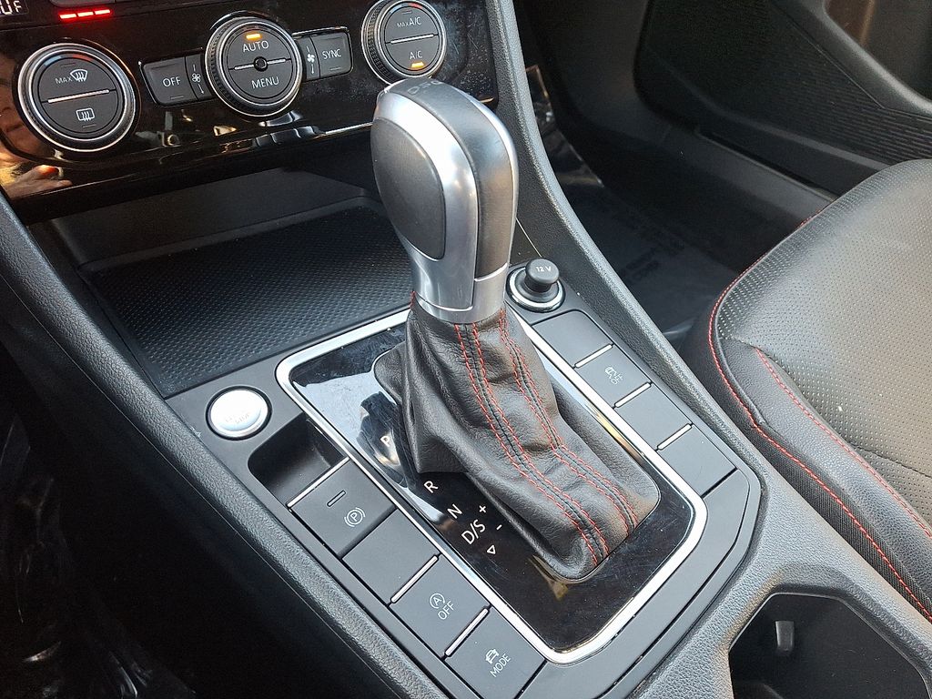 Thumbnail: 2019 Volkswagen Jetta - 15