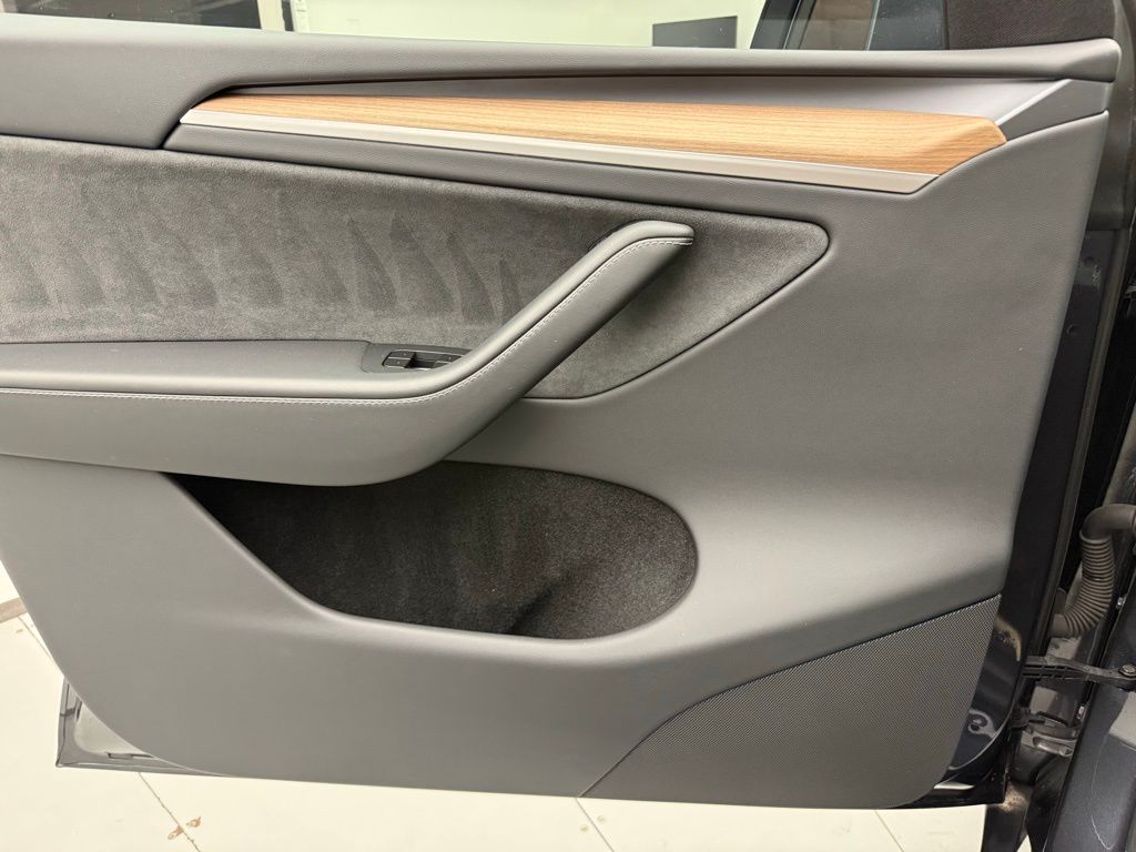 Thumbnail: 2025 Tesla Model Y - 16