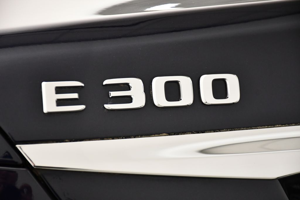 Thumbnail: 2019 Mercedes-Benz E-Class - 9