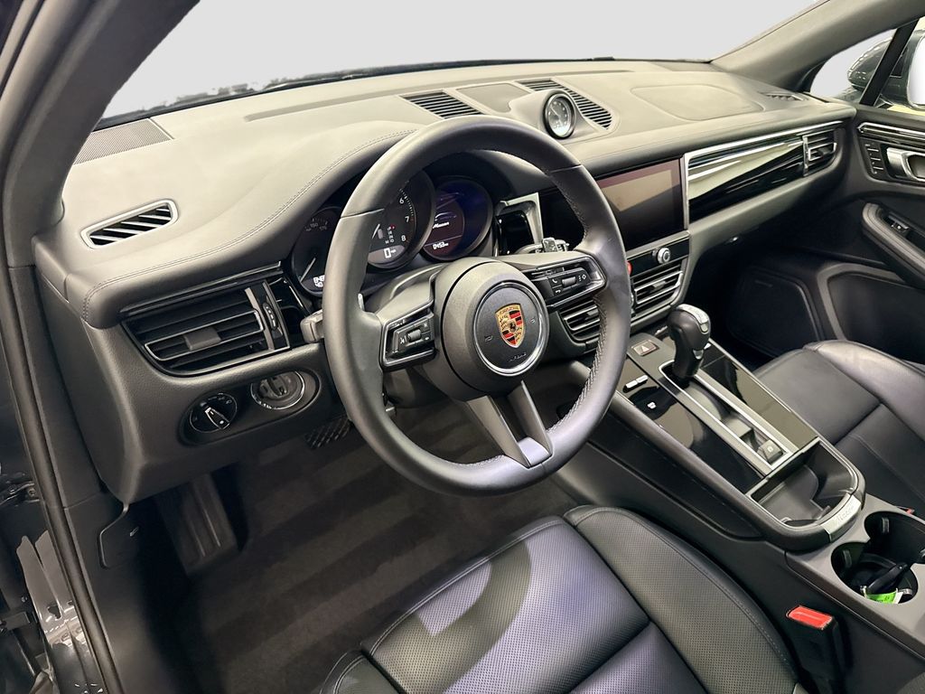 Thumbnail: 2025 Porsche Macan - 4