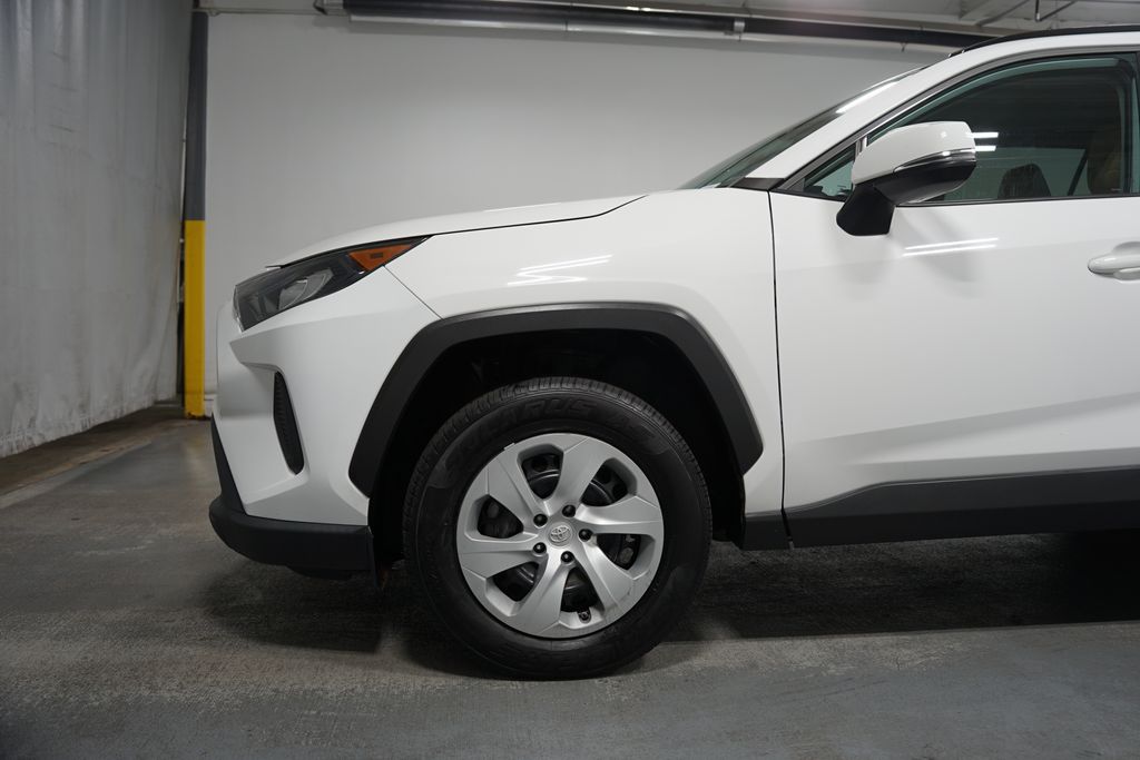 2019 Toyota RAV4 LE 14