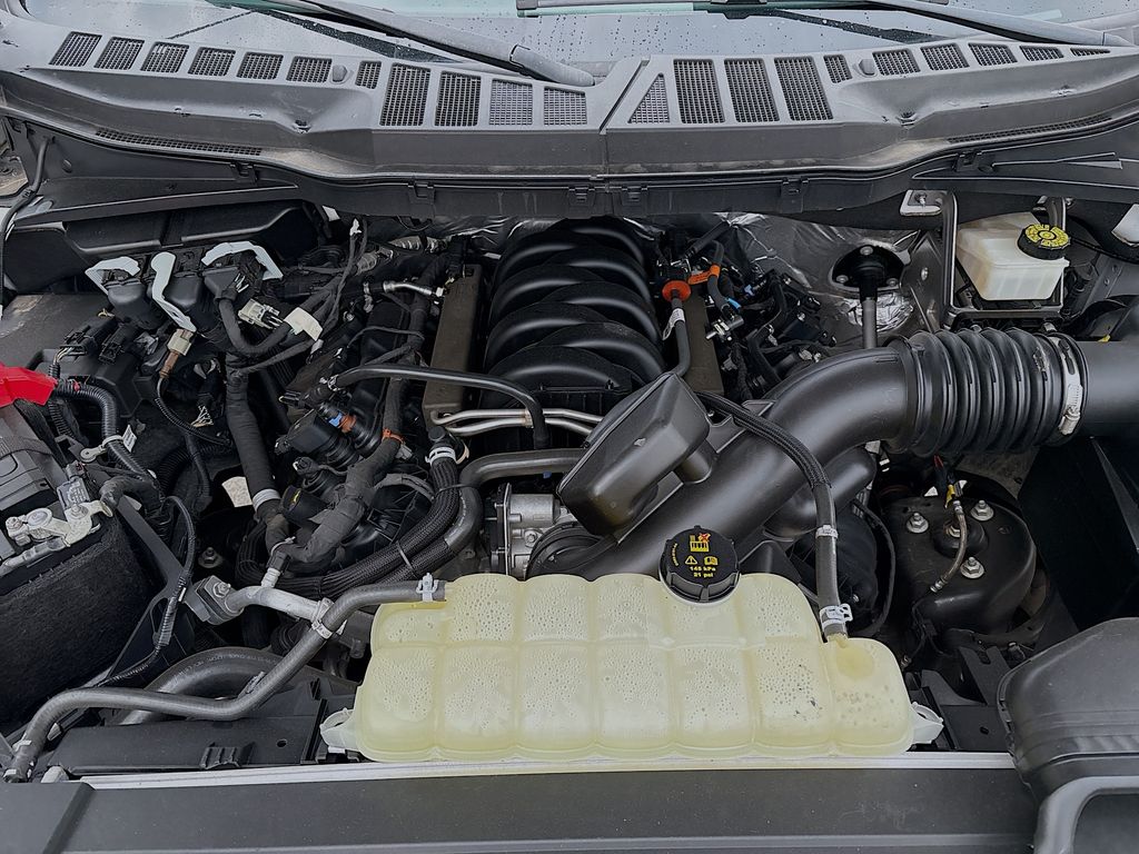 Used 2023 White Ford Lariat image 33