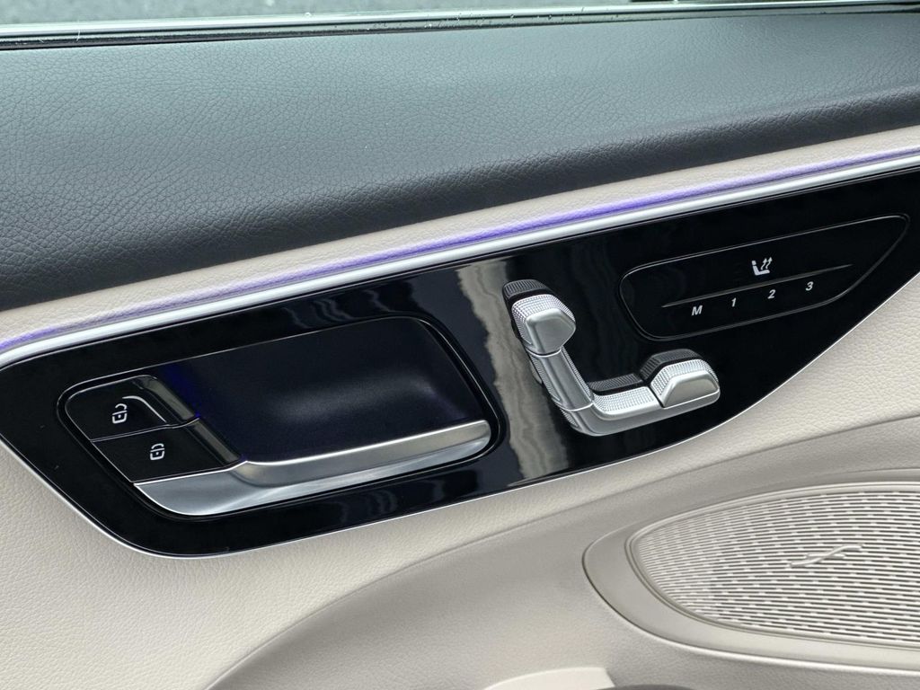 Thumbnail: 2025 Mercedes-Benz C-Class - 31