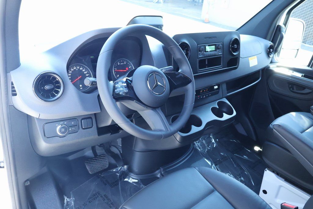 Thumbnail: 2026 Mercedes-Benz Sprinter - 3