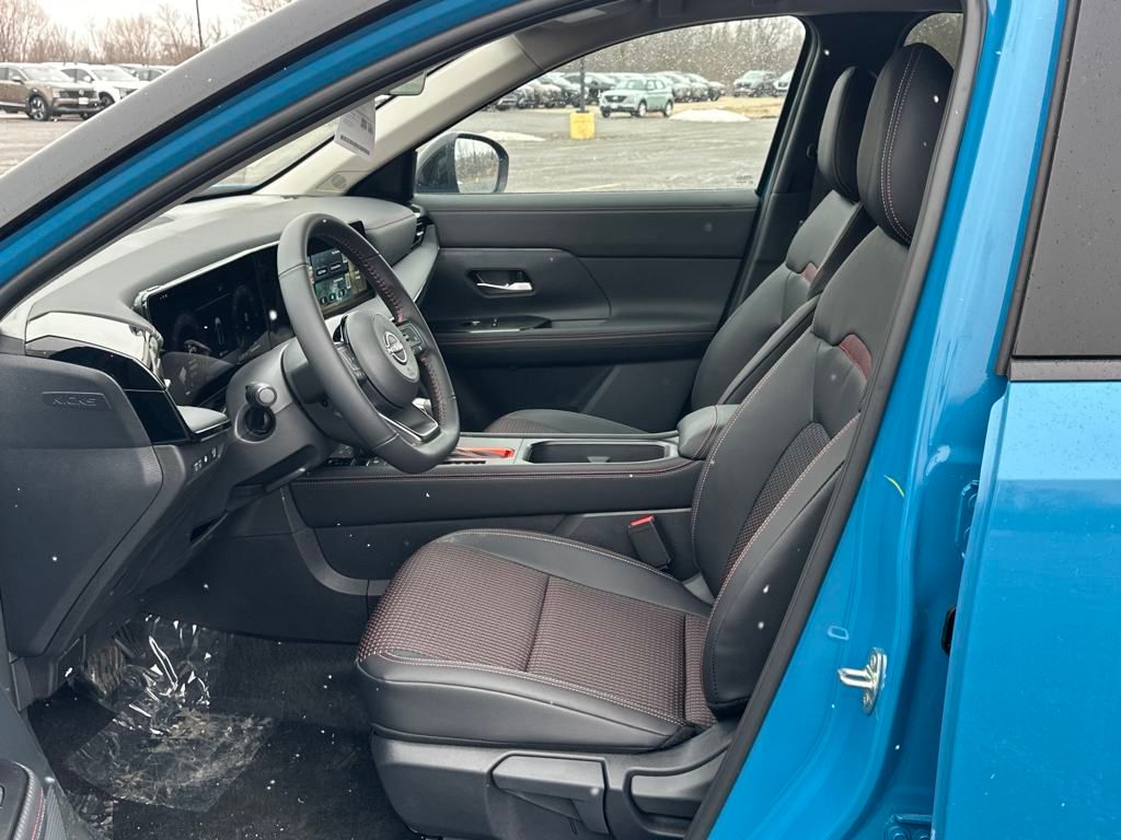 2025 Nissan Kicks SR photo