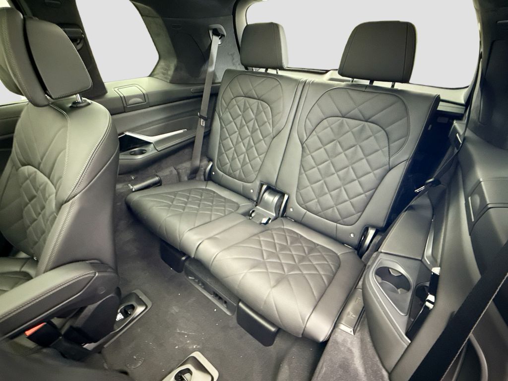 Thumbnail: 2026 BMW X7 - 22