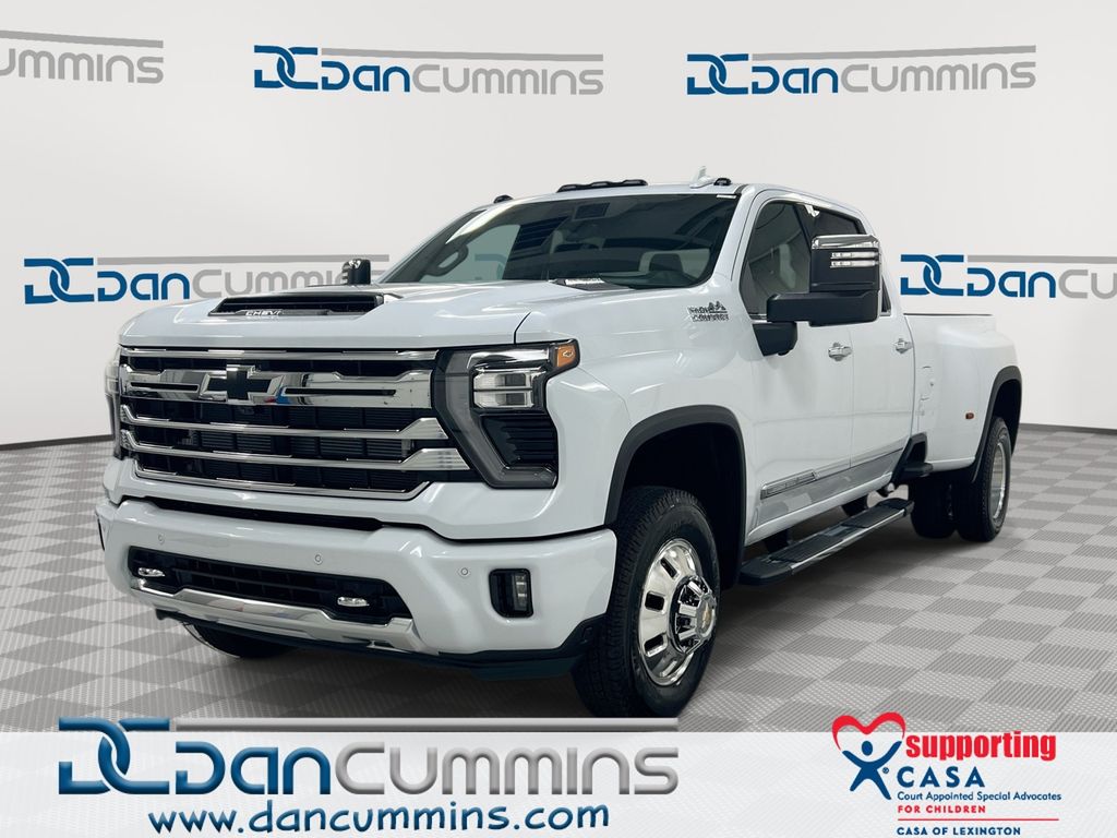 Polar White Tricoat 2026 Chevrolet Silverado 3500HD Pickup Truck Four-Wheel Drive Automatic