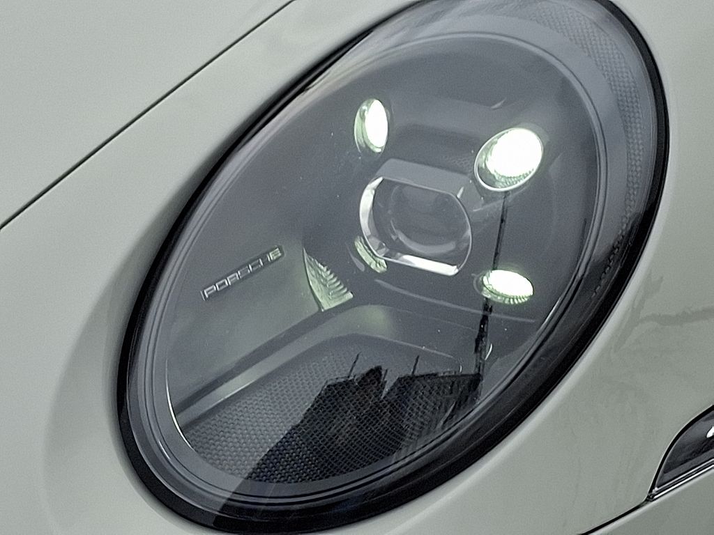 Thumbnail: 2022 Porsche 911 - 11