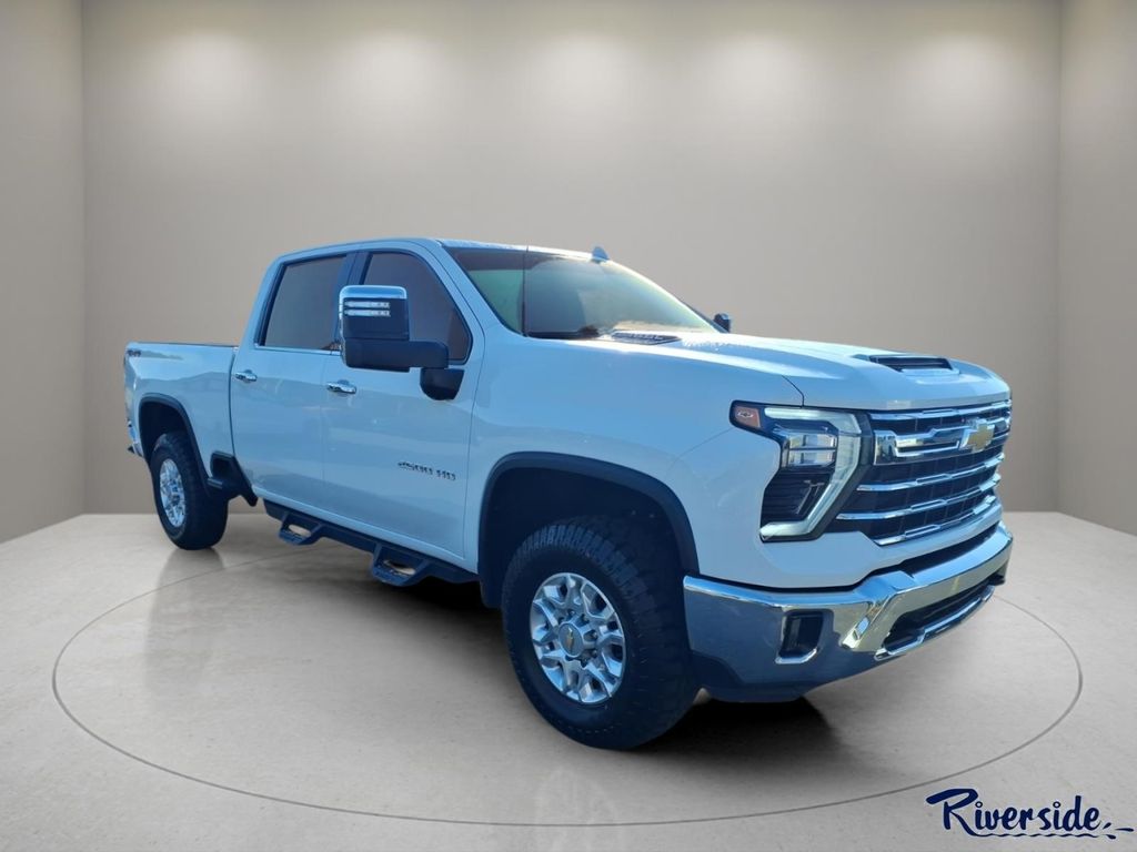 Summit White 2024 Chevrolet Silverado 2500HD Pickup Truck Four-Wheel Drive Automatic