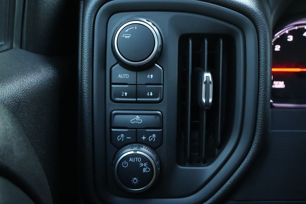 Thumbnail: 2021 Chevrolet Silverado 1500 - 30