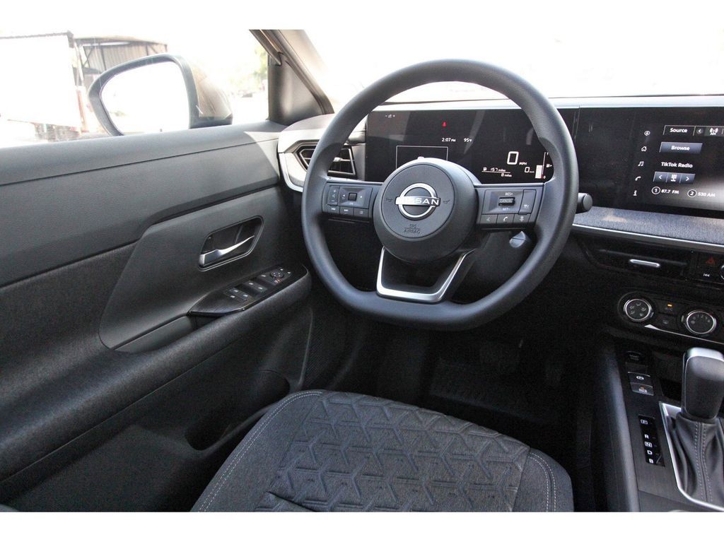 2025 Nissan Kicks SV - 7