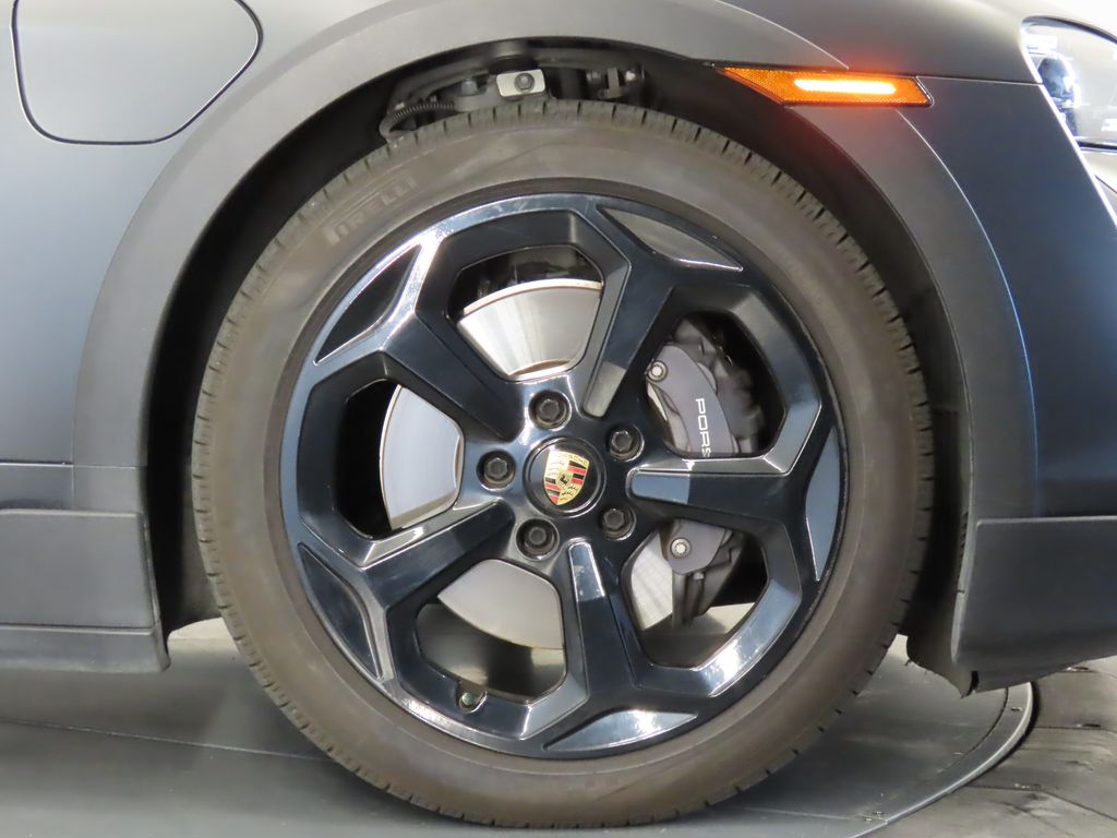 Thumbnail: 2022 Porsche Taycan - 11