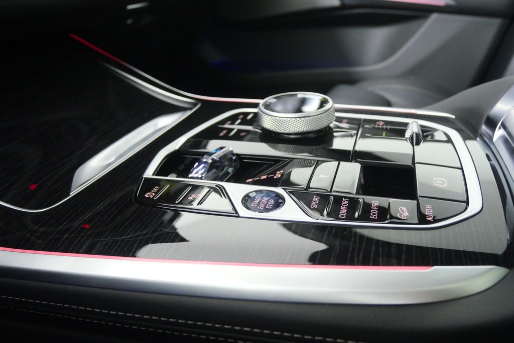 Thumbnail: 2026 BMW X7 - 27