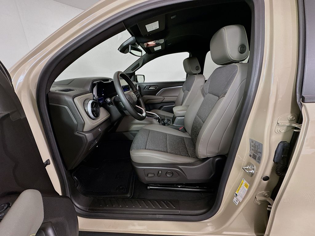 Thumbnail: 2024 Chevrolet Colorado - 22