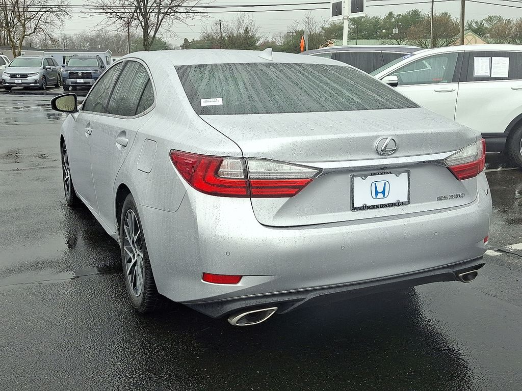 Thumbnail: 2018 Lexus ES - 4