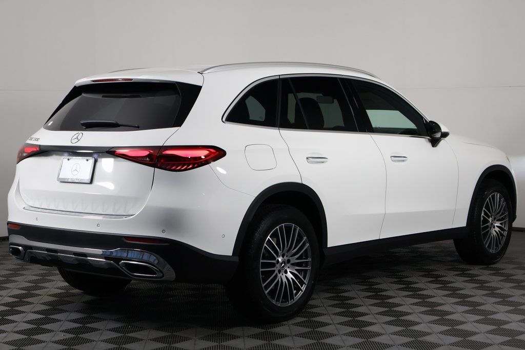 2025 Mercedes-Benz GLC 300 2