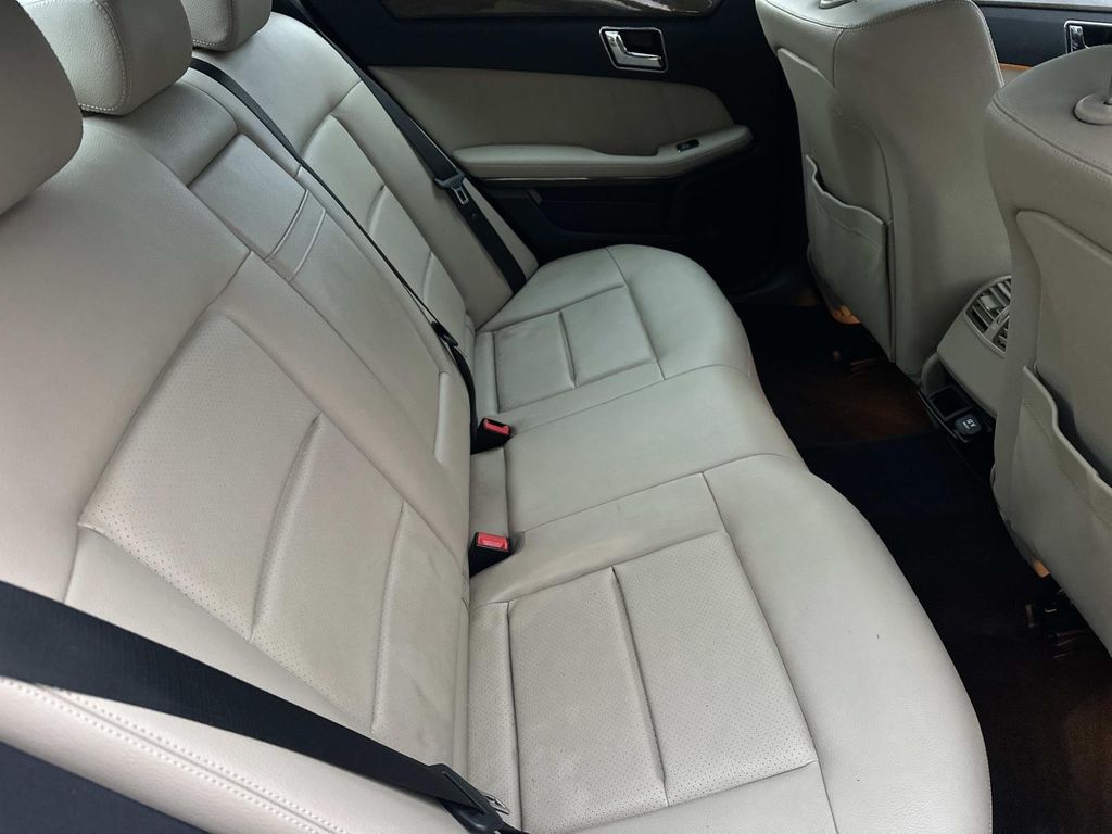 Thumbnail: 2010 Mercedes-Benz E-Class - 19