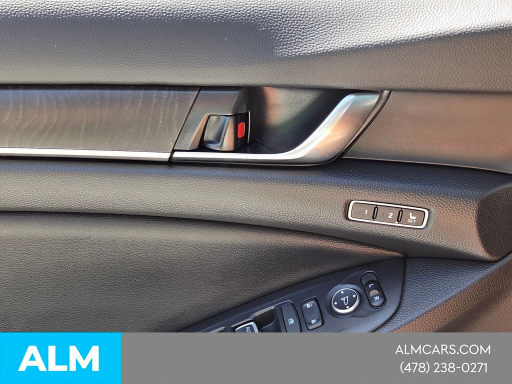 Used 2022 White Honda Touring image 26