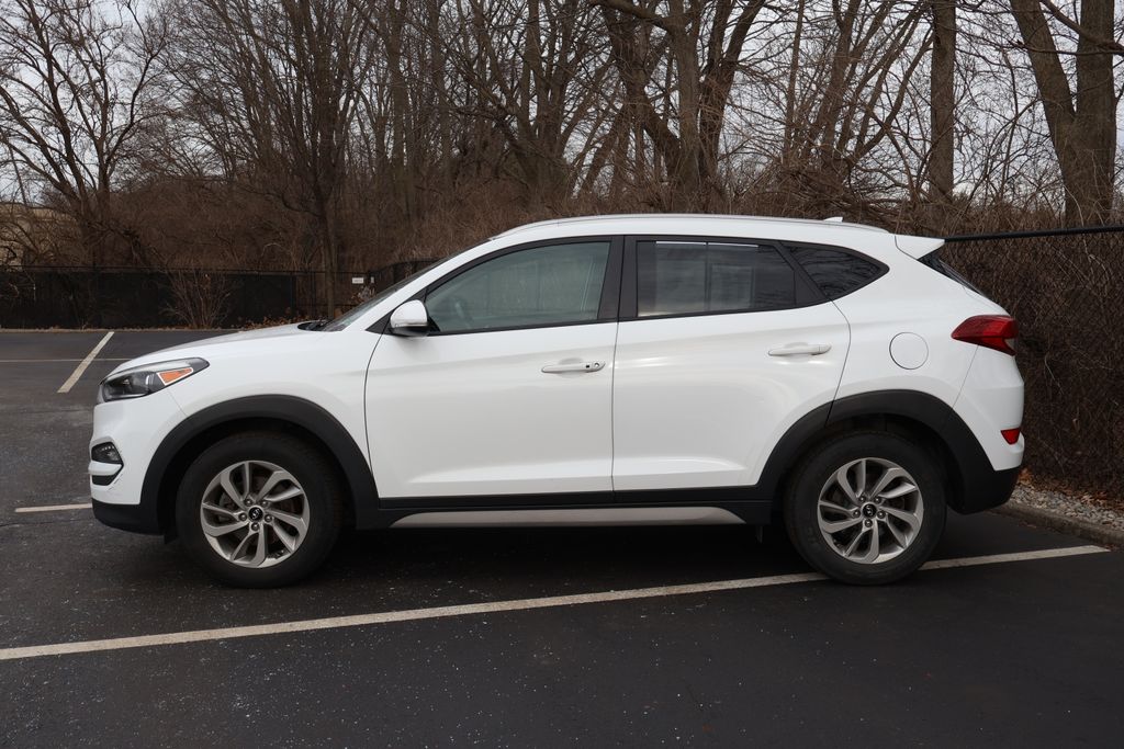 Thumbnail: 2017 Hyundai Tucson - 4