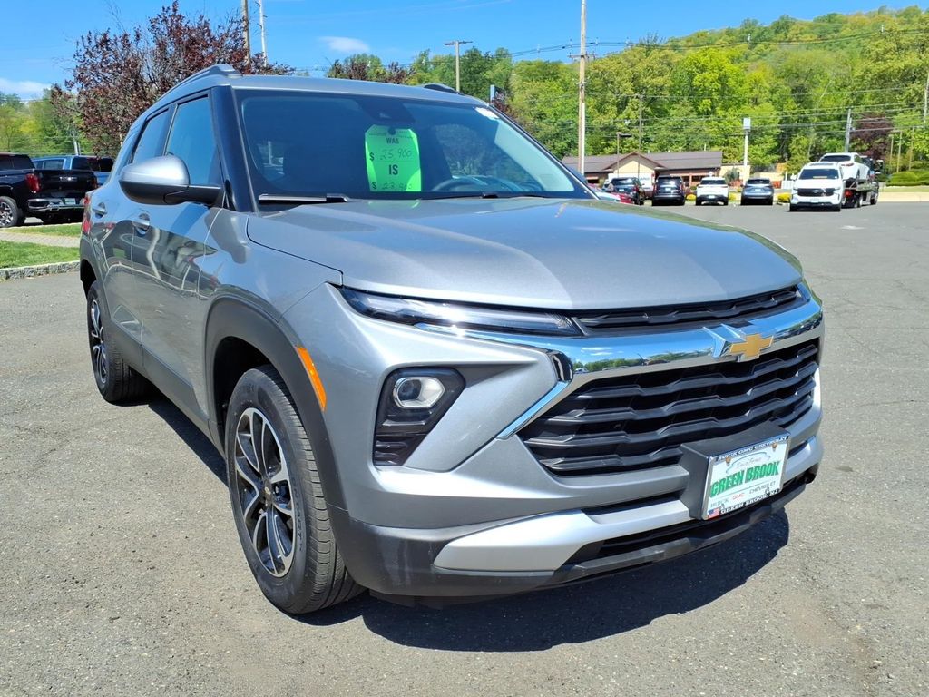 Sterling Gray Metallic 2025 Chevrolet Trailblazer SUV / Crossover Four-Wheel Drive 9-Speed Automatic