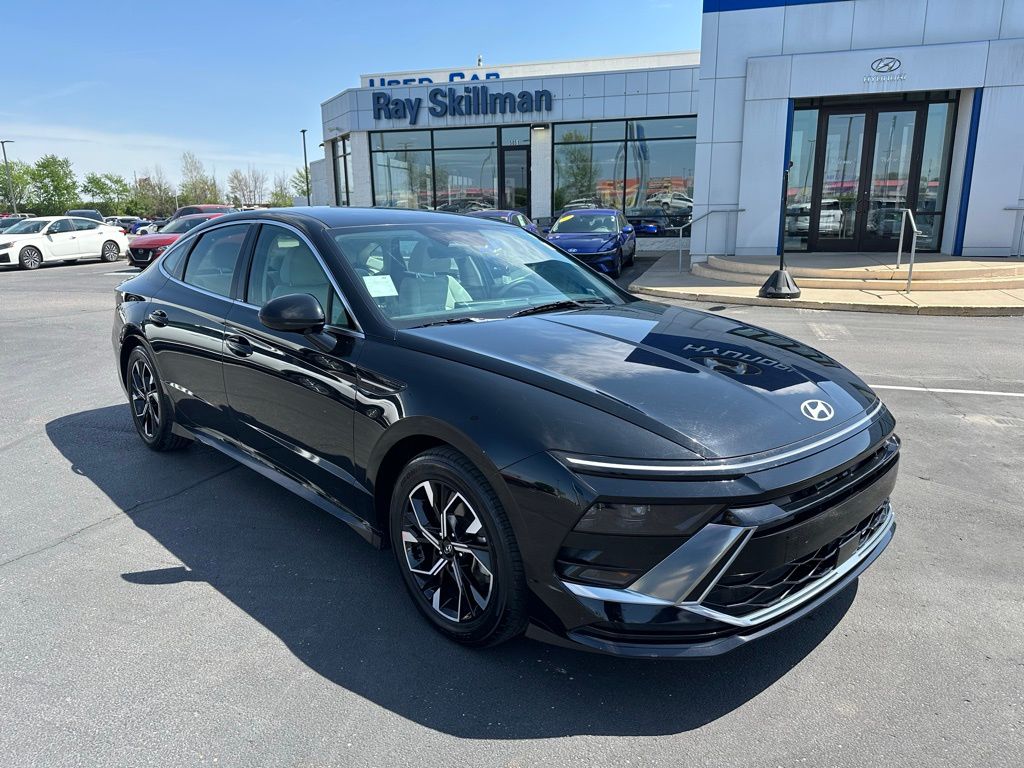 Used 2024 BLACK Hyundai SEL image 2