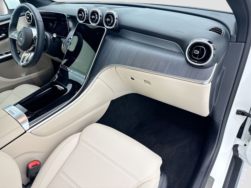 Thumbnail: 2026 Mercedes-Benz GLC - 15