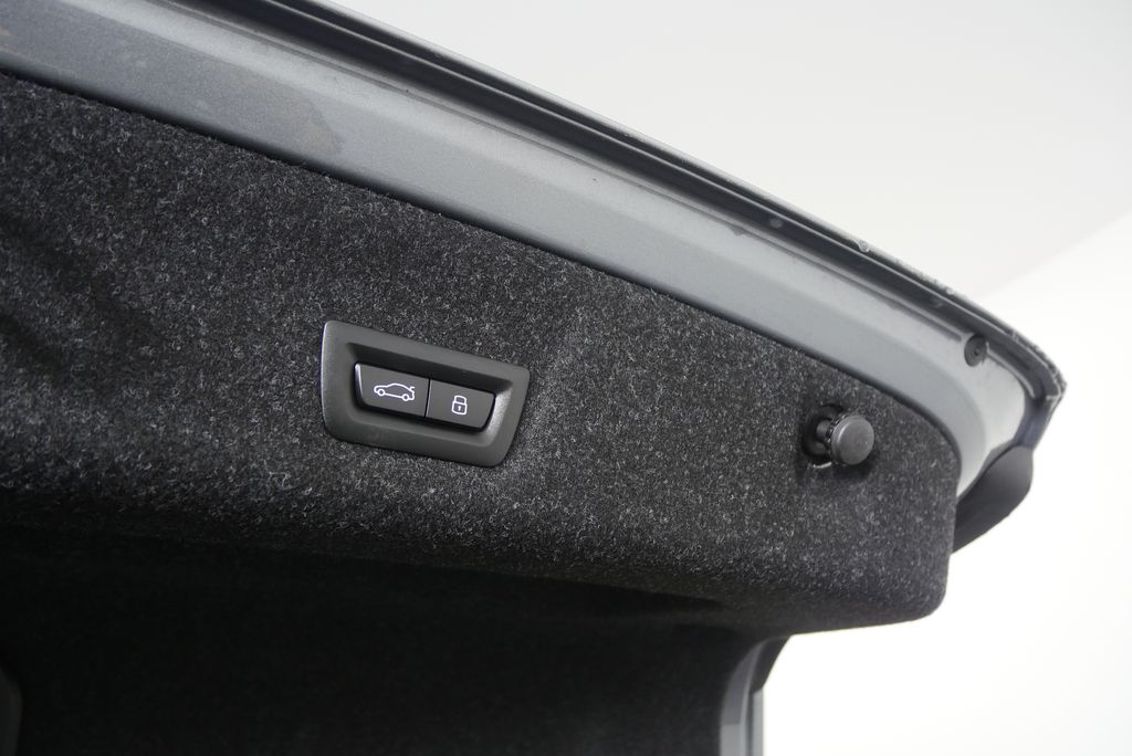 Thumbnail: 2025 BMW 3 Series - 16