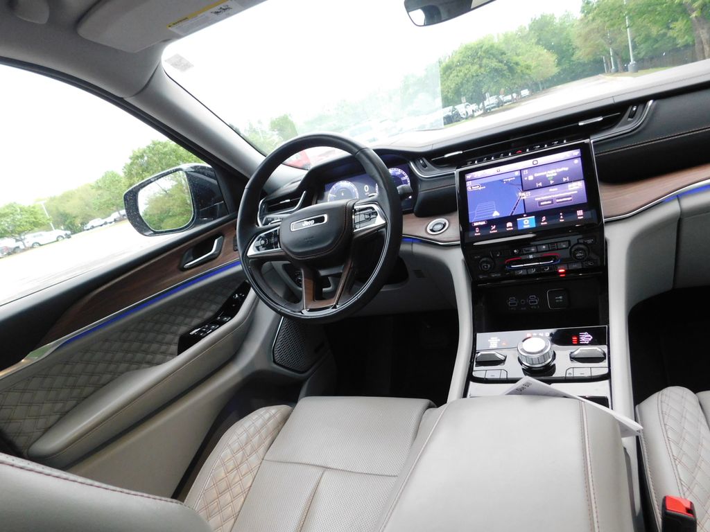 2023 Jeep Grand Cherokee Summit 7