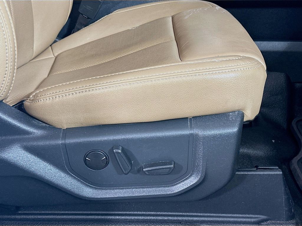 Used 2022 White Ford Lariat image 23