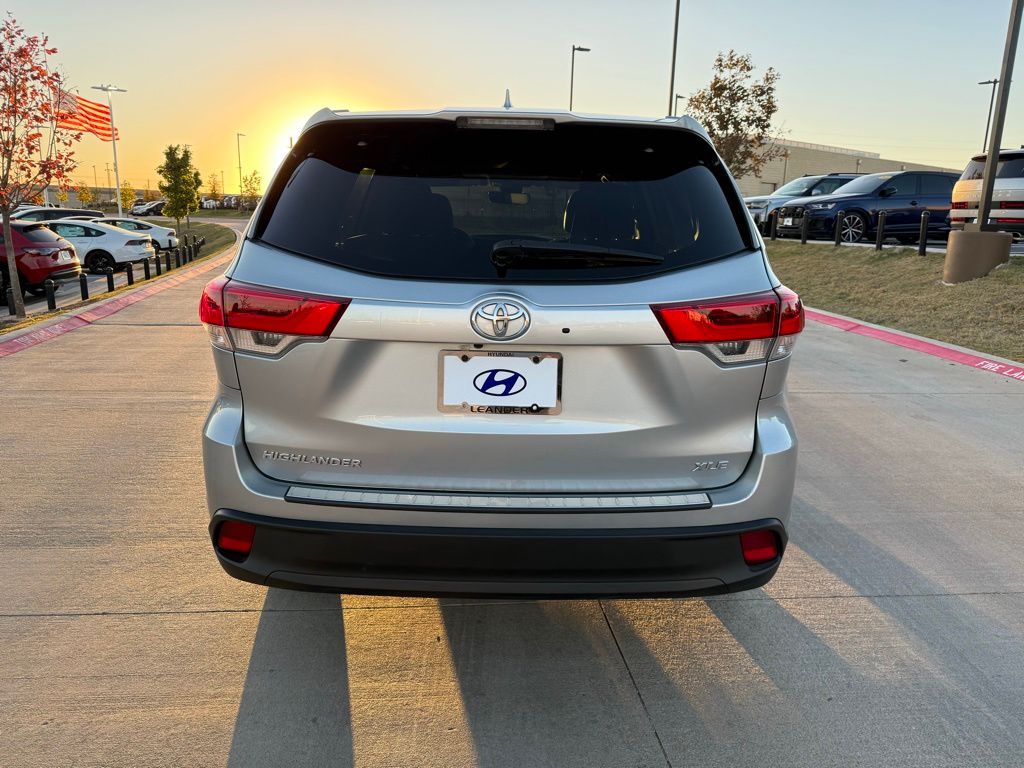 Thumbnail: 2019 Toyota Highlander - 6