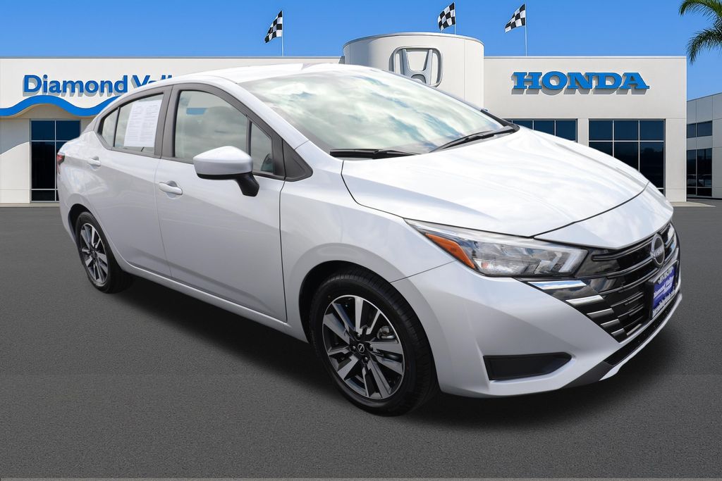 Brilliant Silver Metallic 2025 Nissan Versa Sedan Front-Wheel Drive Continuously Variable Transmission