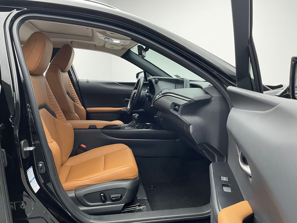 Thumbnail: 2021 Lexus UX - 17