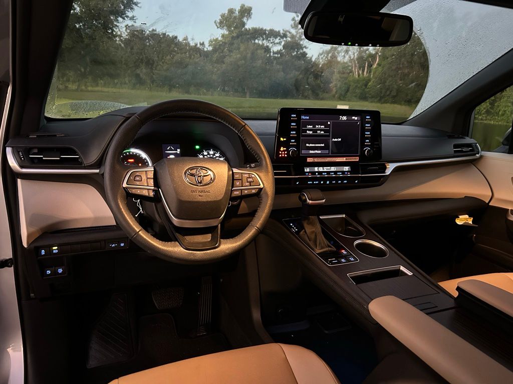 Thumbnail: 2024 Toyota Sienna - 12