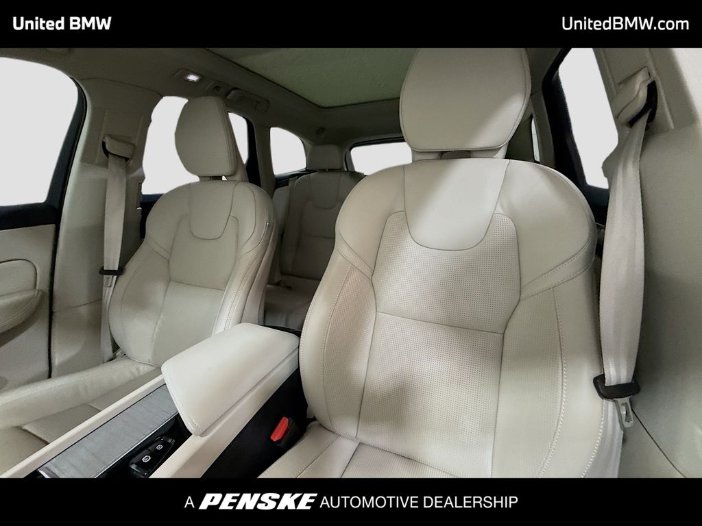 Thumbnail: 2025 Volvo XC60 - 5