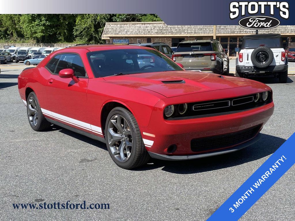 Redline Red Tricoat Pearl 2017 Dodge Challenger Coupe Rear-Wheel Drive 8-Speed Automatic