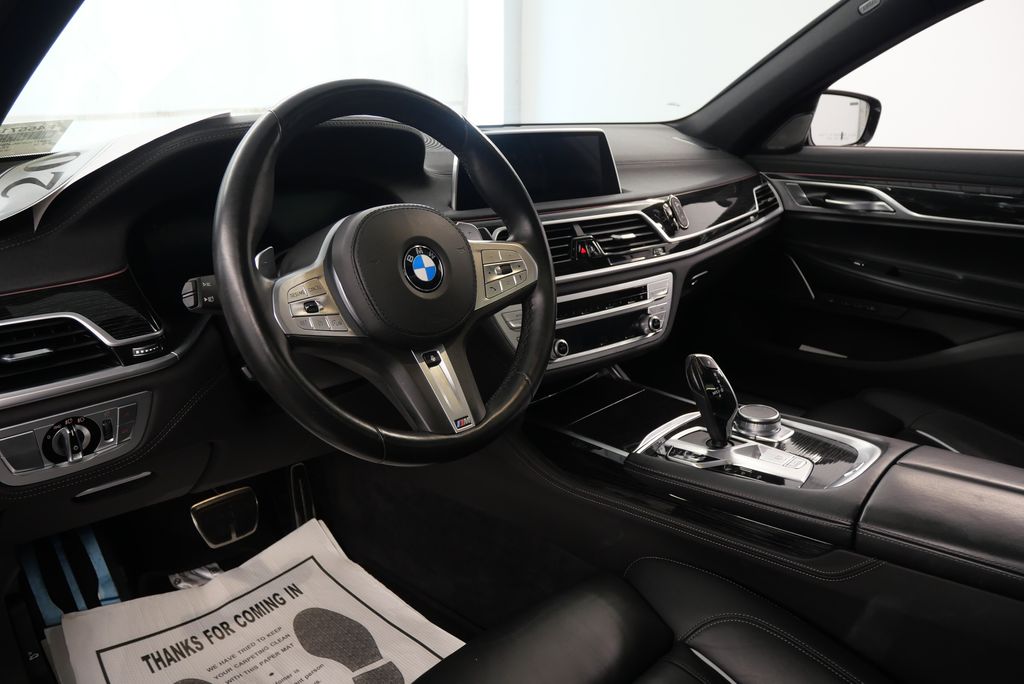 2022 BMW 7 Series 740i 14