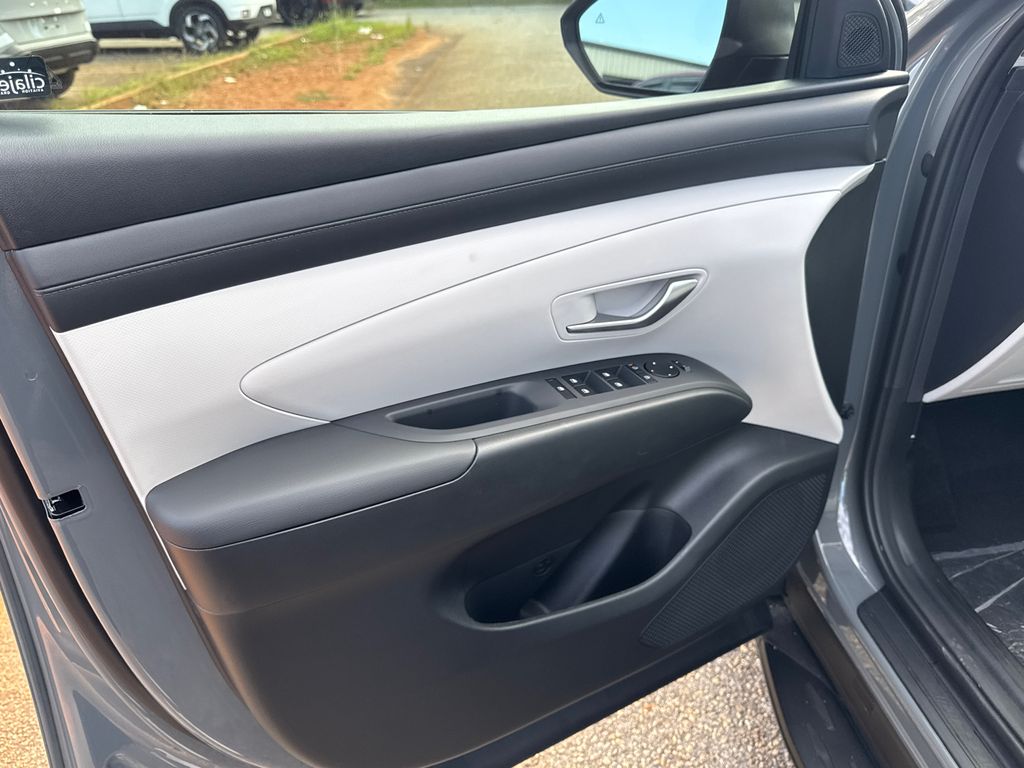 2025 Hyundai Tucson SEL photo 9