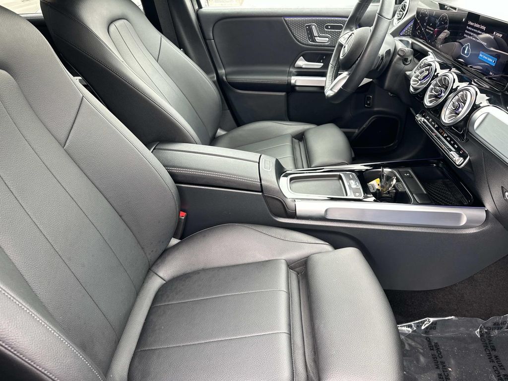 Thumbnail: 2025 Mercedes-Benz GLB - 21