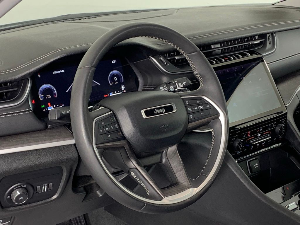 2023 Jeep Grand Cherokee Limited photo 3