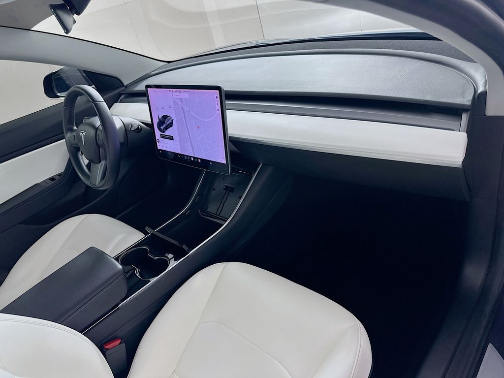 Thumbnail: 2019 Tesla Model 3 - 29
