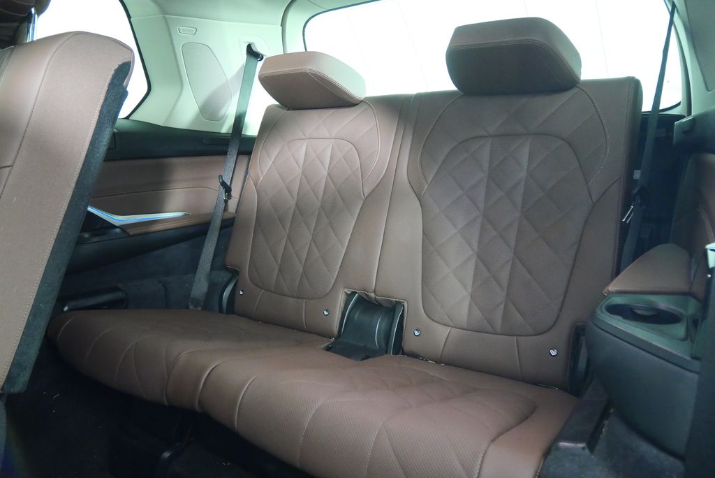 Thumbnail: 2026 BMW X7 - 18