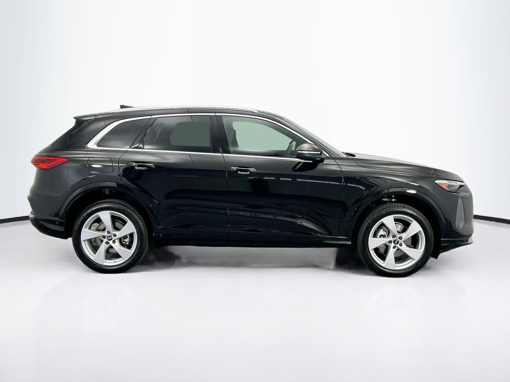 Thumbnail: 2025 Audi Q5 - 4