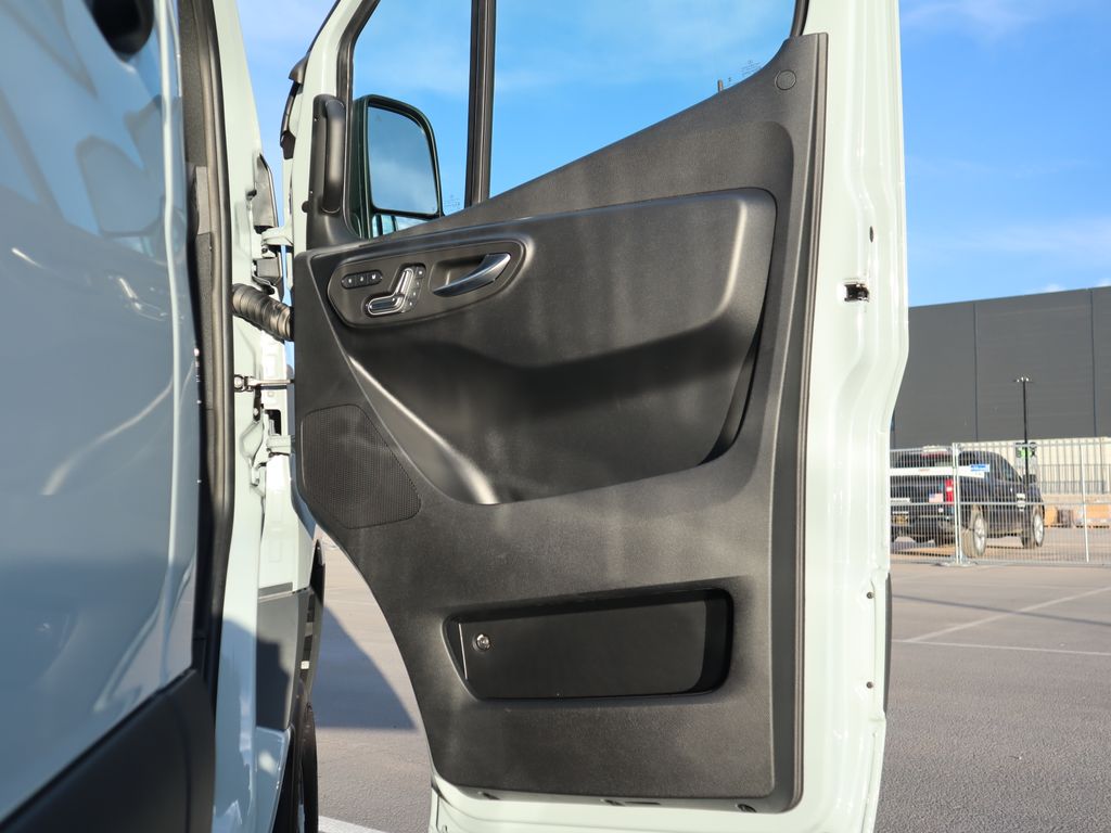 2025 Mercedes-Benz Sprinter 2500 24