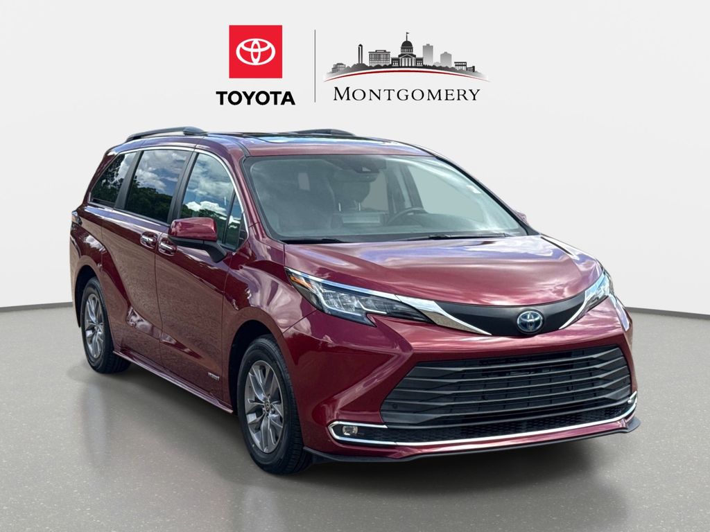 2021 Toyota Sienna XLE 8-Passenger Hybrid FWD's photo