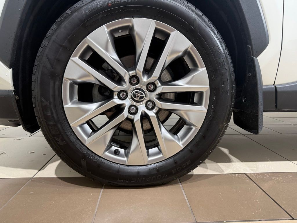 2021 Toyota RAV4 XLE Premium 10