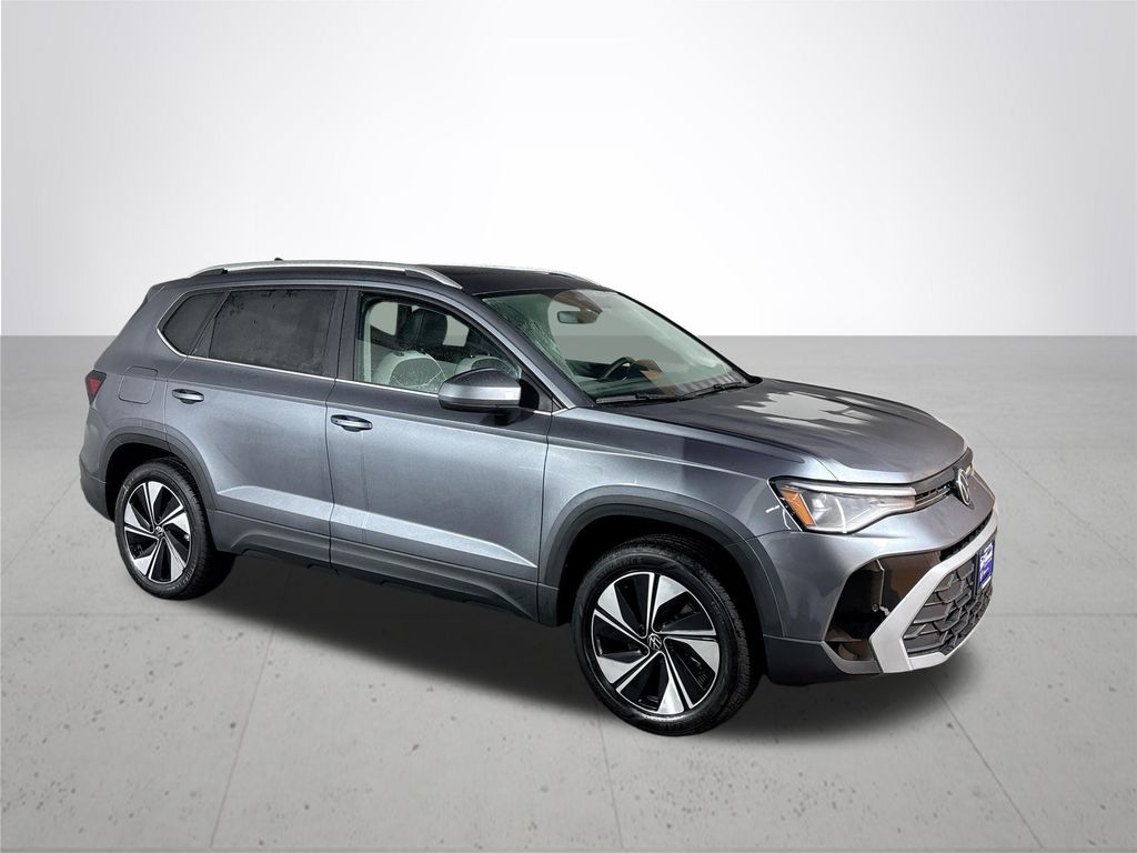 2025 Volkswagen Taos SE photo 3